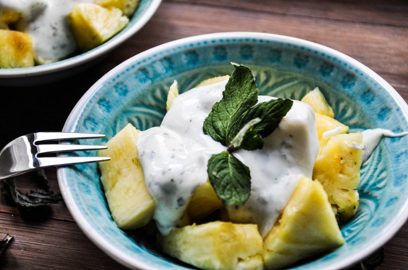 Ananas mit Minzjoghurt • Tiny Spoon