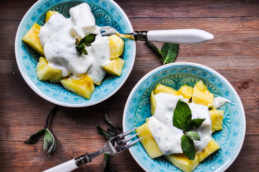 Tiny Spoon Rezepte - Ananas mit Minzjoghurt