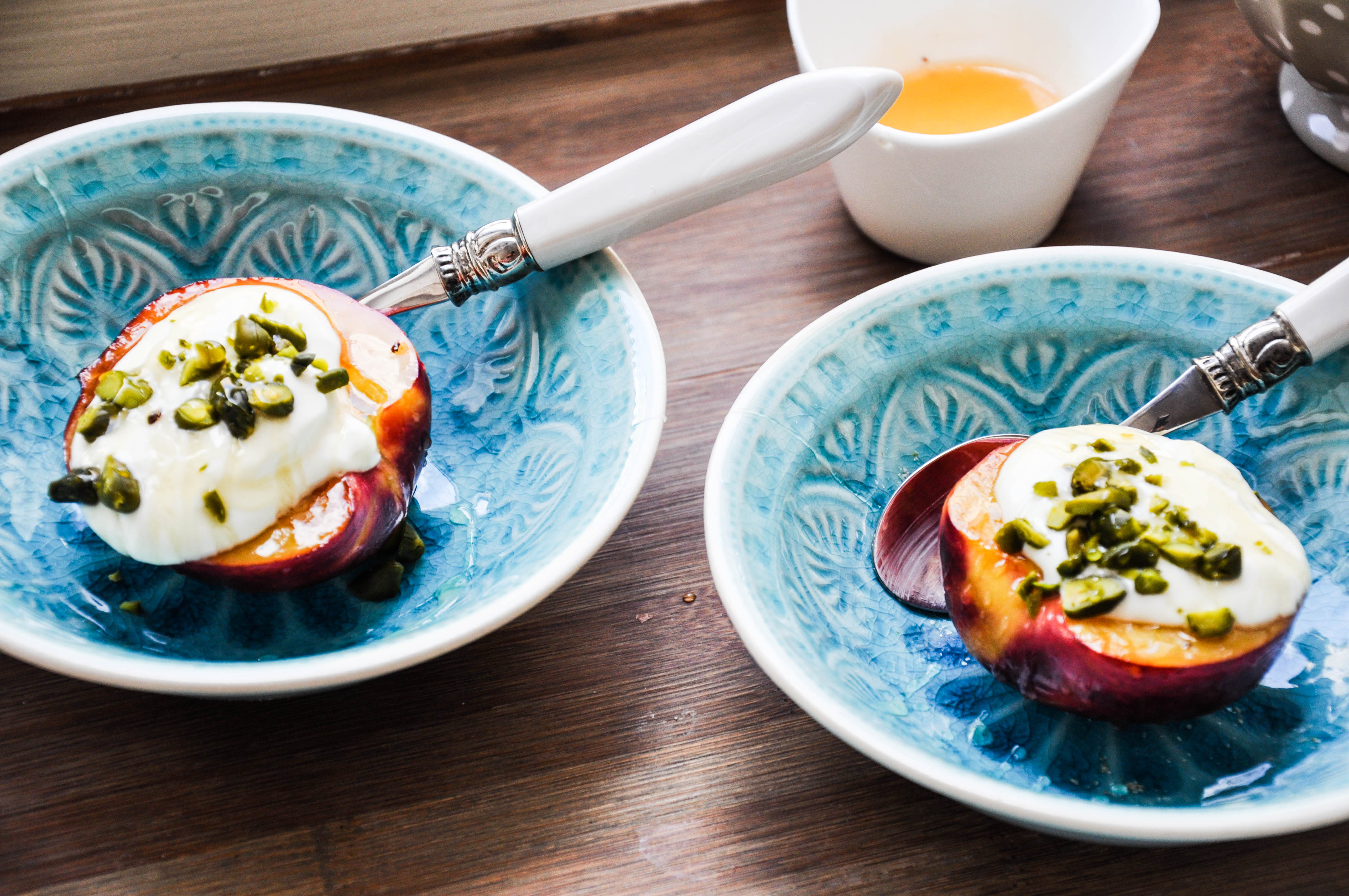 Gegrillte Nektarine mit Joghurt & Honig