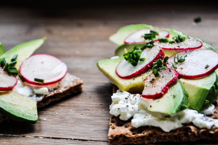 Tiny Spoon - Avocado-Hüttenkäse-Brot