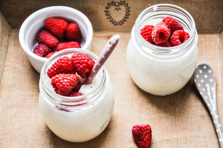 Tiny Spoon - Vanille-Milchpudding mit Himbeeren