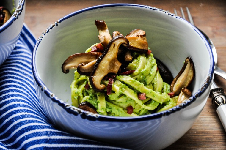 Tiny Spoon - Tagliatelle mit Avocado, Shitakepilzen & Speck