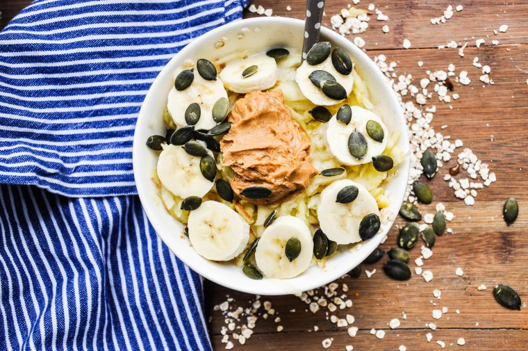 Tiny Spoon - Express-Porridge mit Erdnussbutter, Banane & Apfel