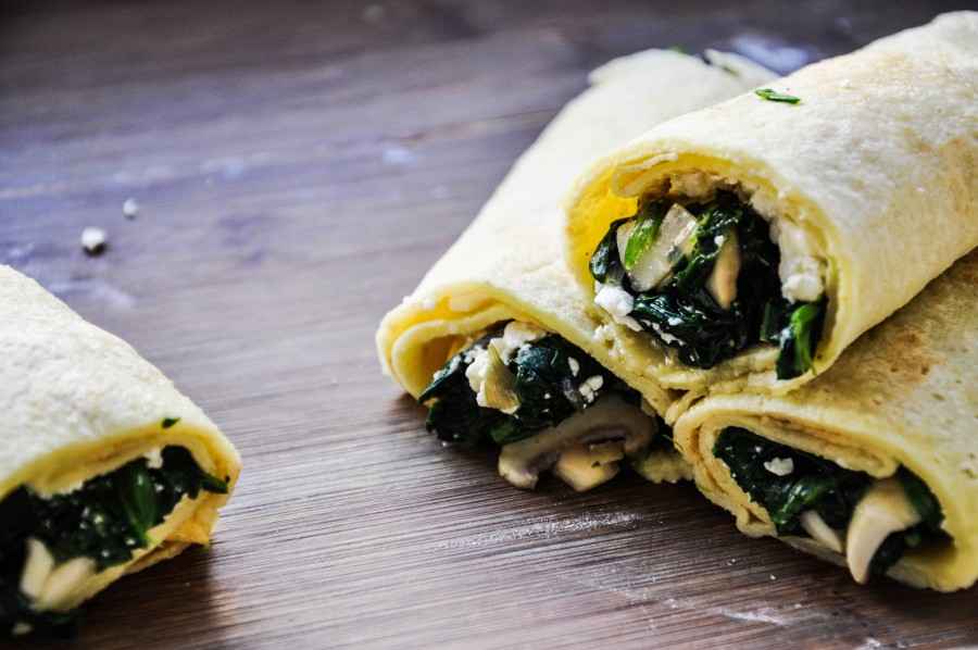 Tiny Spoon Rezepte - Eierkuchenröllchen mit Spinatfüllung