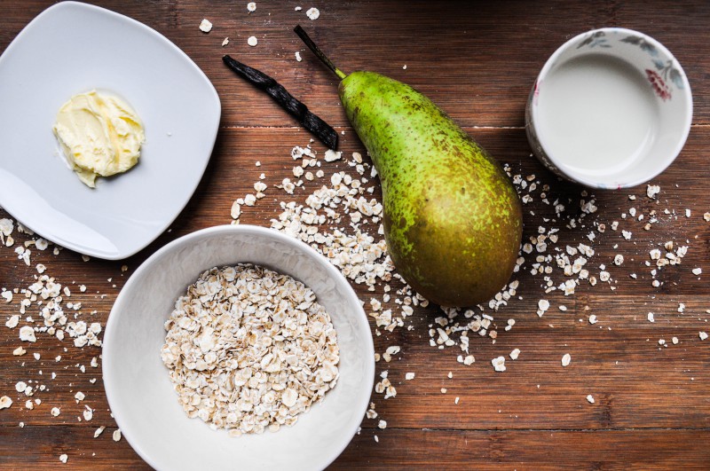 Getreide-Milch-Brei mit Vanillebirnen in brauner Butter • Tiny Spoon