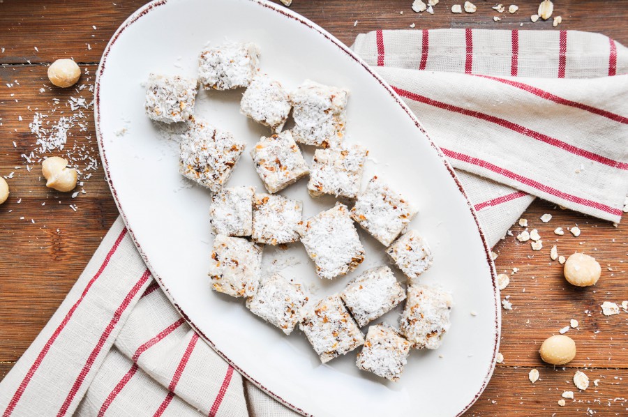 Macadamia-Kokos-Bites • Tiny Spoon