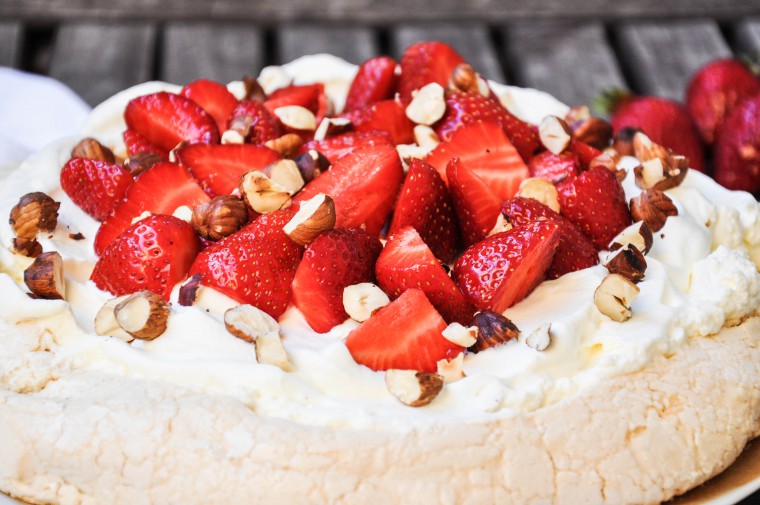 Tiny Spoon - Pavlova mit Erdbeeren