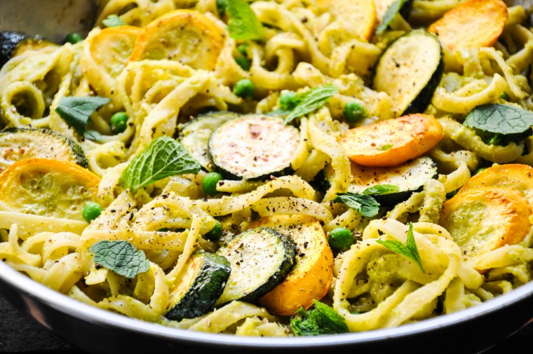 Tiny Spoon - Pasta mit Erbsenpesto und Zucchini