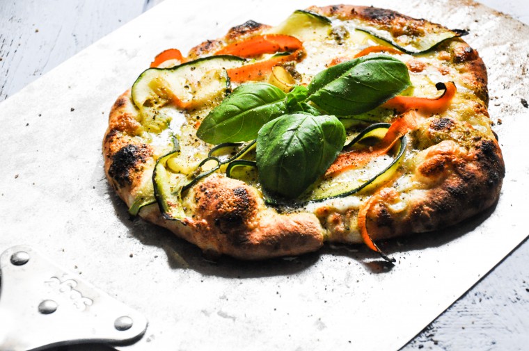 Tiny Spoon - Gemüse-Pizza mit Fontina-Käse & Pesto